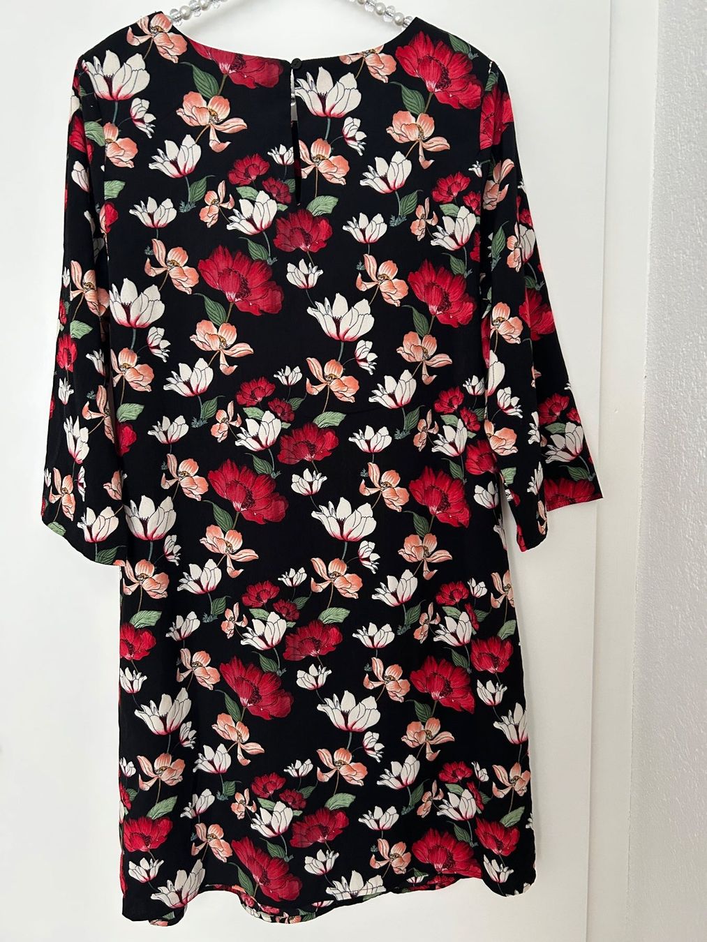 Vestiti: Schönes schwarzes Kleid mit Blumen, Gr. L oder 40 – Nuovo (secondo la descrizione) da Horn venduto da Resvi 1