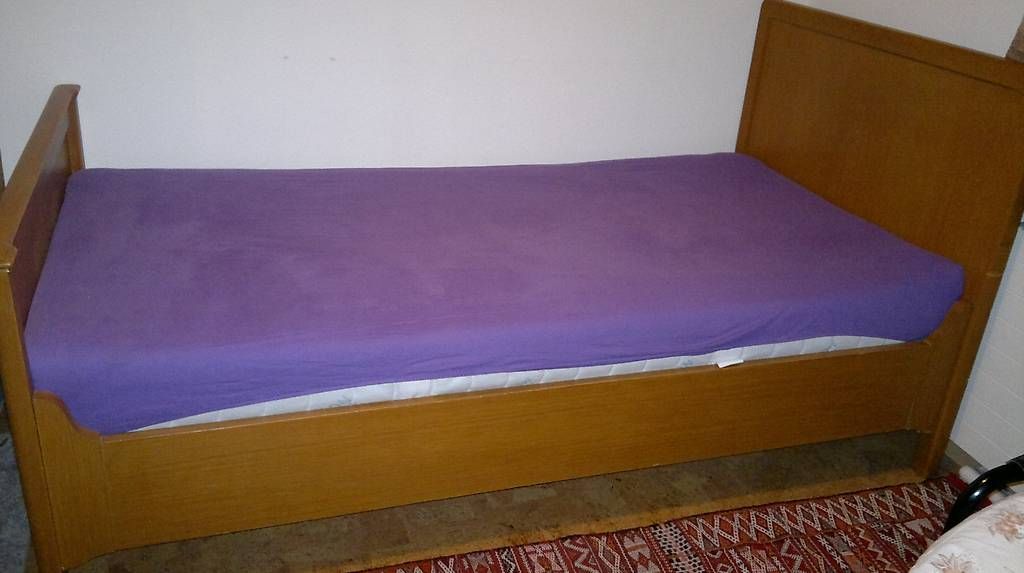 Letti: Einzelbett mit Nachttisch – Usato da Lengnau AG venduto da Mosaik4