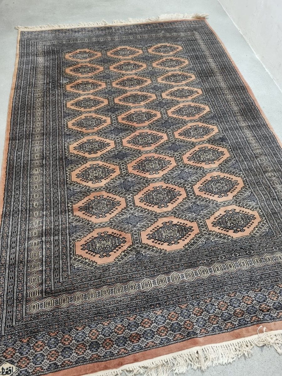 Teppiche: Authentic Hand-Knotted Oriental Rug – Gebraucht aus Meilen von zana10