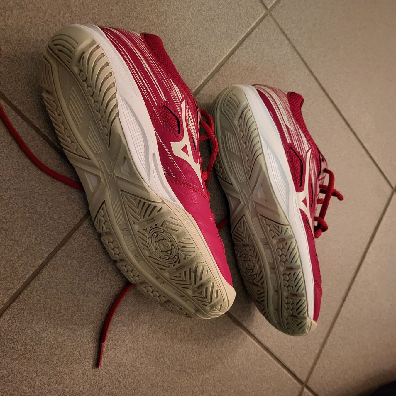 Mizuno Scarpe per ragazzi: Hallenschuhe 35 – Usato da Bern venduto da SimFae 2