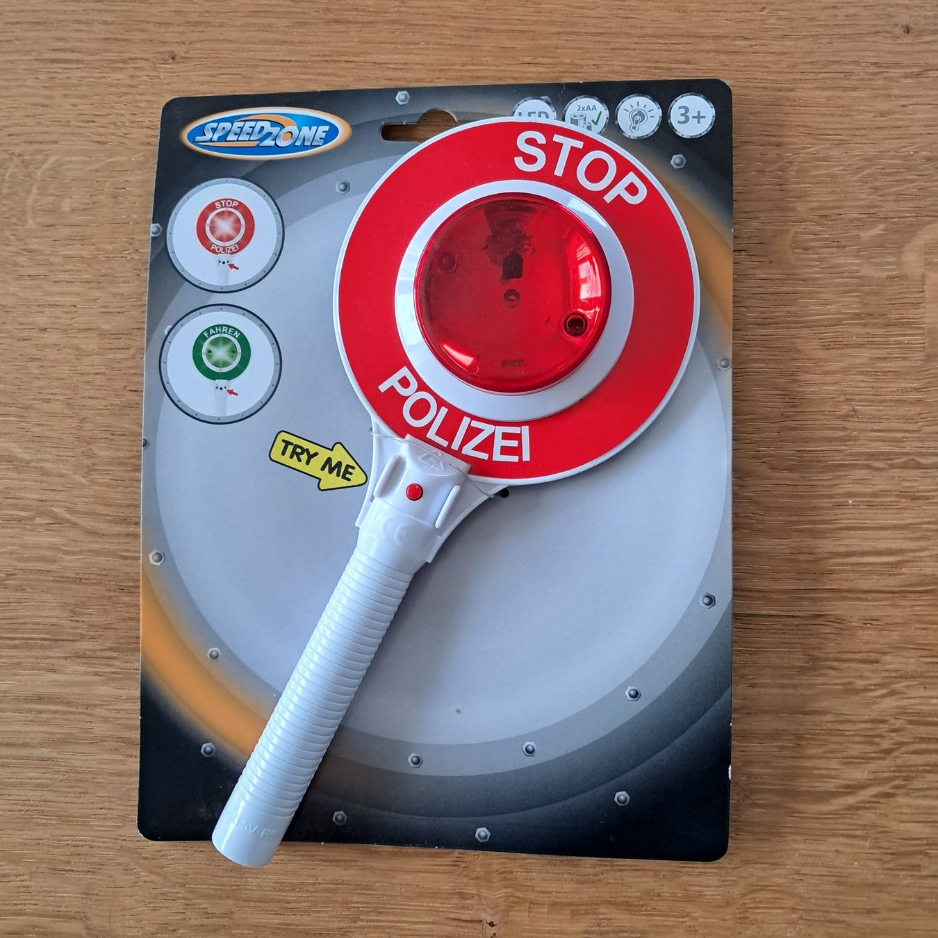 Spielzeuge: Polizeikelle mit Lichtfunktion, neu – Neu und originalverpackt aus Meilen von Vaurien15