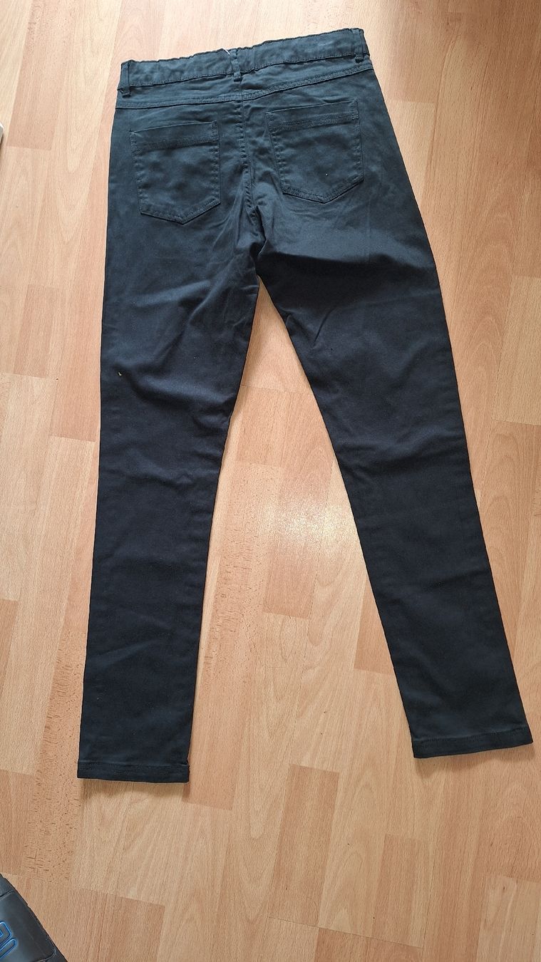 Hosen: Jean noir perles femme – Neu und originalverpackt aus Neuchâtel von Kebah 1