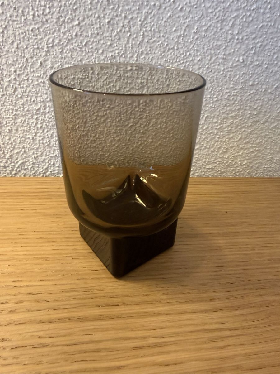 Contenitori & Simili: Verre fumé texturisé base carrée – Usato da Kloten venduto da Mumiiin 4
