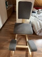 Chaise ergonomique assise gris bois bon état