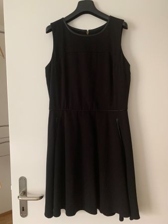 Schwarzes Kleid Grösse 8 - Marke Loft