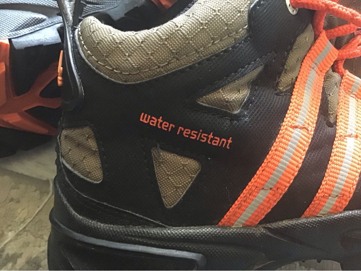 Adidas Scarpe da uomo: Adidas Schuhe Gr. 32, wasserfest (Frisch gewaschen).Guten Zu – Usato da Seuzach venduto da Tureda 1