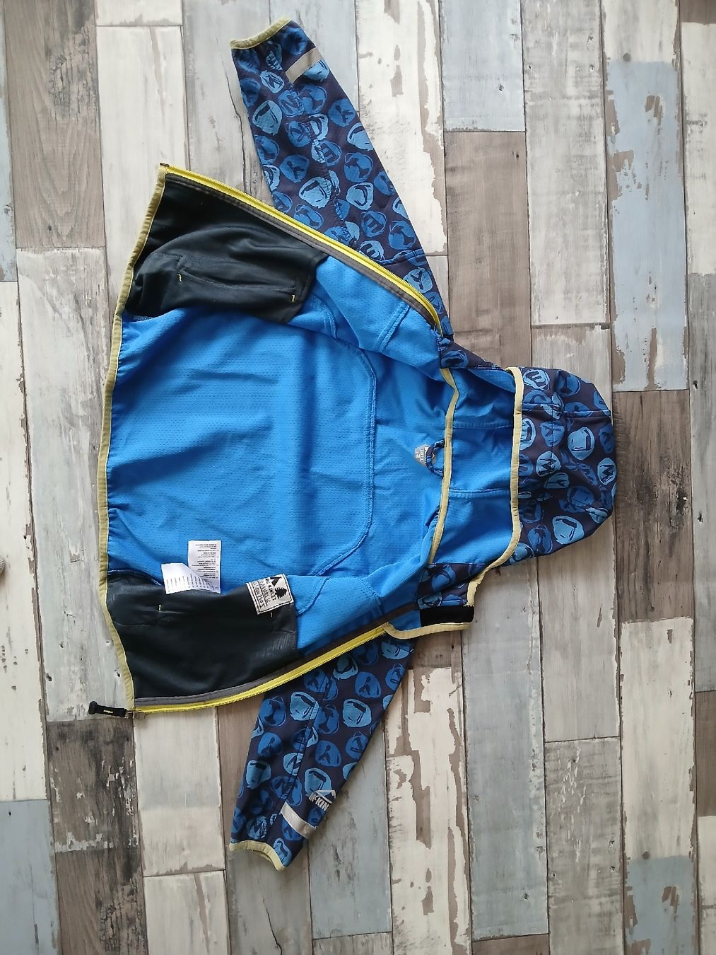 Mckinley Giacche & Cappotti: 116 McKinley Softshelljacke mit Reflektoren Wasserabweisend – Usato da Sevelen venduto da boutiquenounou 3