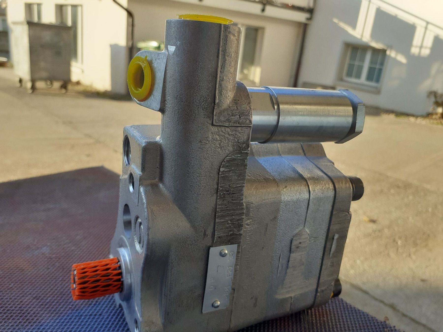 Massey Ferguson Traktoren: MF-Multipower Pumpe – Neu und originalverpackt aus Rothenthurm von mf-schuler