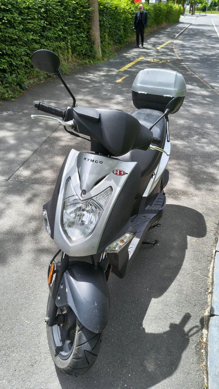 Kymco Strada: Zuverlässiger Kymco Agility 125 Roller – Usato da Adliswil venduto da Boergi