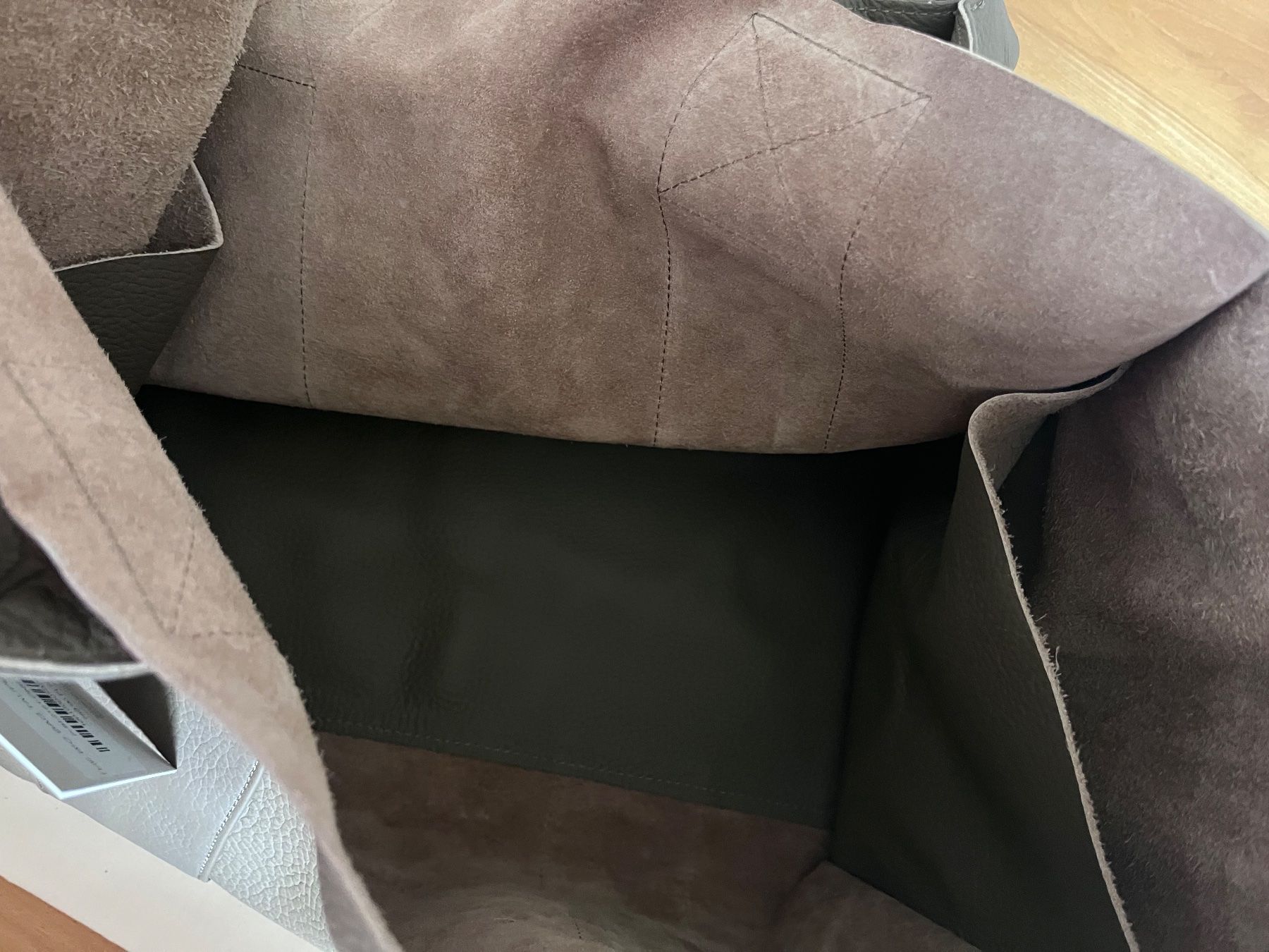 Borse: Tasche Le Collet aus Leder – Nuovo e nell'imballaggio originale da Roggwil BE venduto da KarotteV 6