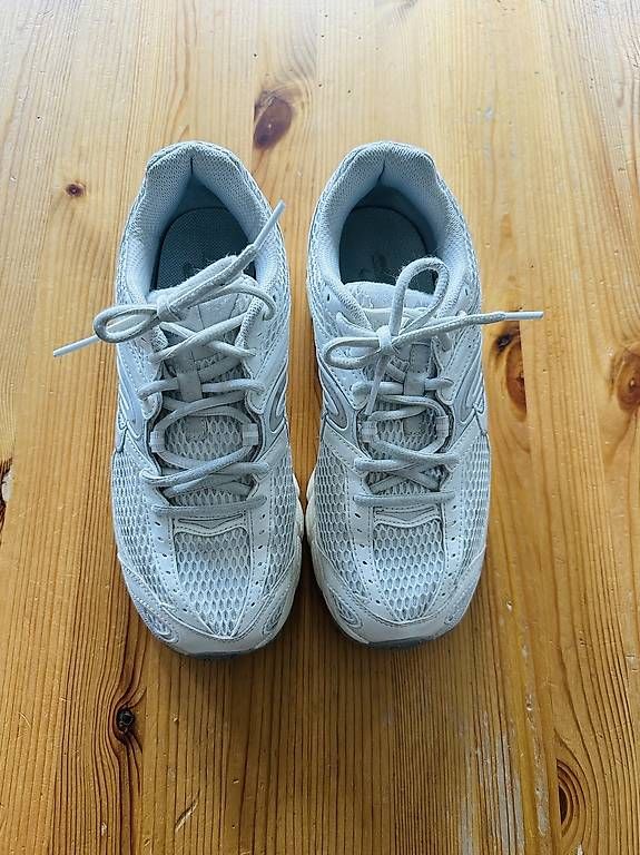 Nike Chaussures femmes: Nike Air Max Moto 2K – D'occasion à Amriswil par sabry1987 1