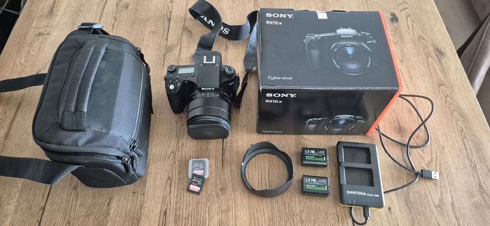 Sony RX10 IV - inkl. 2 Akkus, 2 Speicher und Zubehör (Gebraucht) in ...