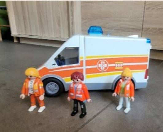 Giocattoli: Krankenwagen Playmobil – Usato da Susten venduto da vonnuschka