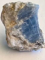 Disthen (Cyanit) auf Matrix, Fundort:Tessin. CH.
