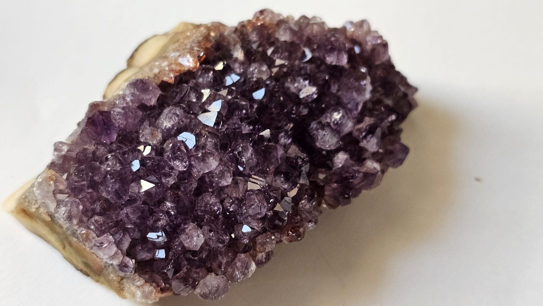 Mineralien & Heilsteine: Amethyst Crystal Cluster on Agate Base – Gebraucht aus St-Légier-Chiésaz von nig_dk7p 3