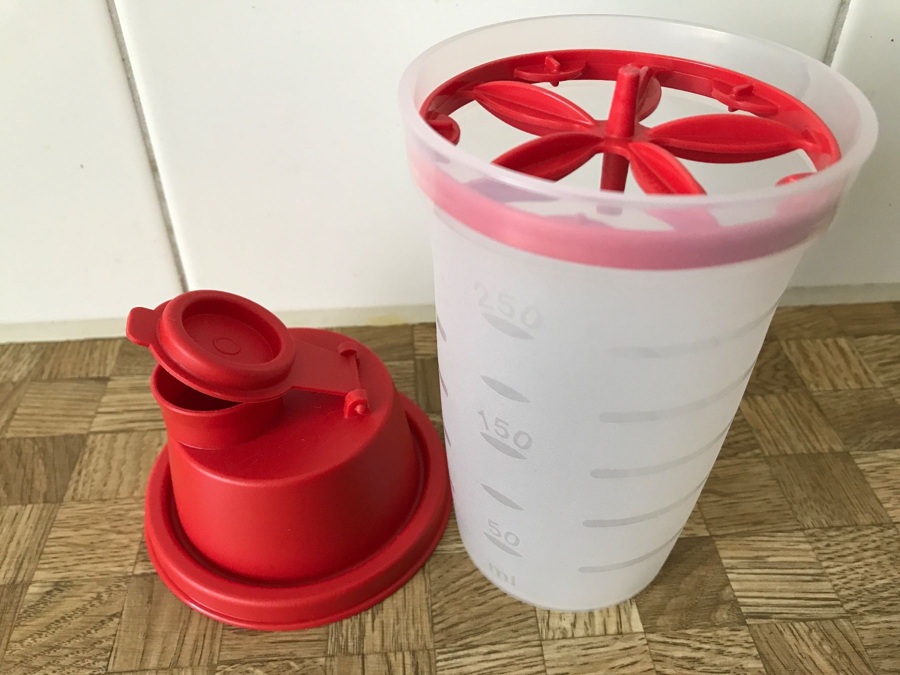 Tupperware Contenitori & Simili: Tupperware Shaker – Usato da Birmensdorf ZH venduto da Hilhan 2