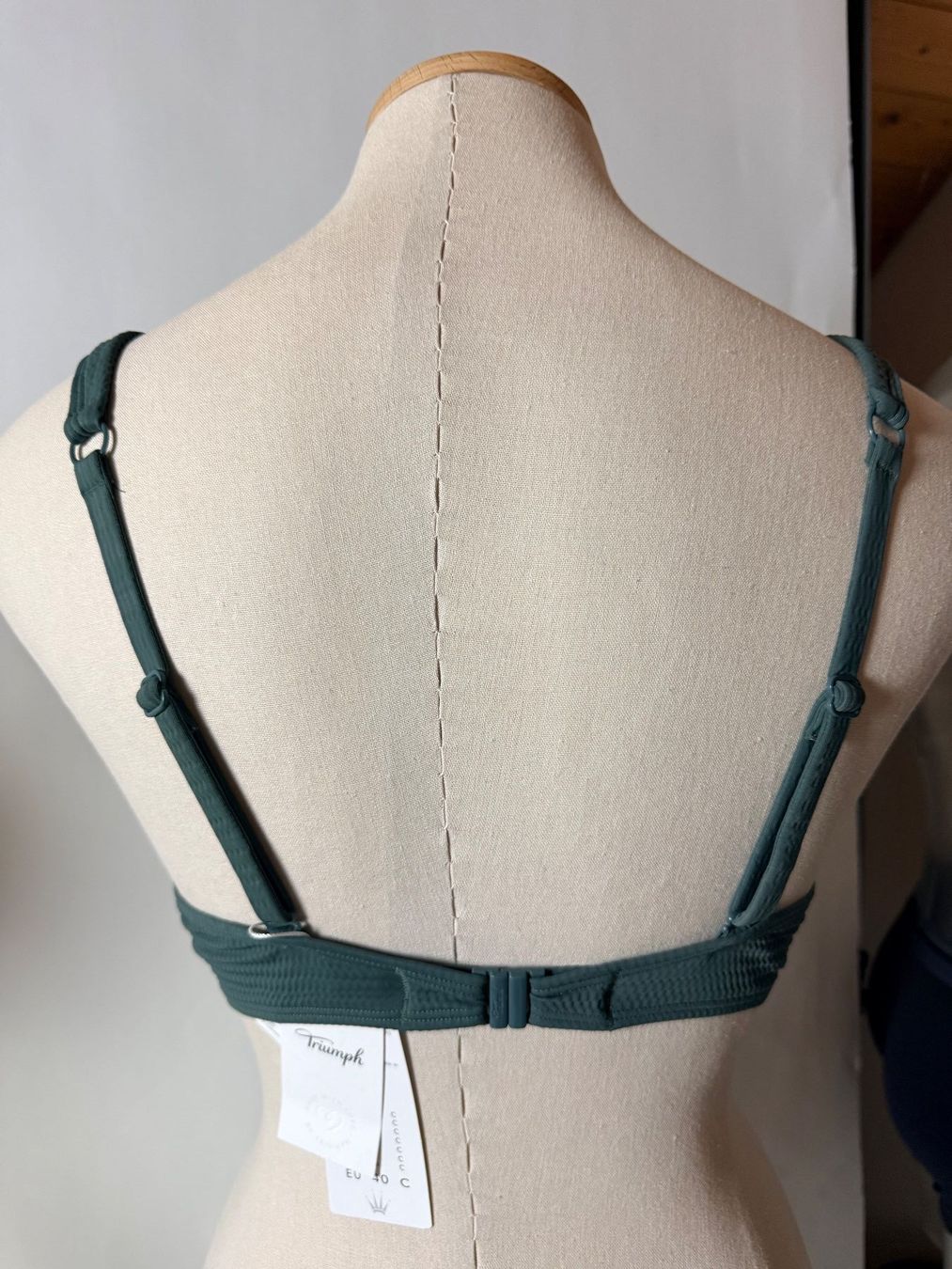 Triumph Badekleider & Bikinis: TRIUMPH, Bikini-Oberteil SUMMER EXPRESSION, Grösse 40C, Grün – Neu und originalverpackt aus Rudolfstetten von gst_g7xl 2