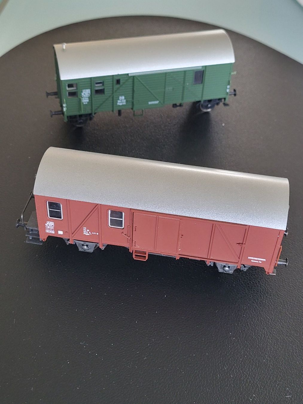 Roco Modellini di ferrovie: H0 ROCO DB 2 Stk. Güterzugbegleitwagen – Usato da Oberburg venduto da sensetal 5