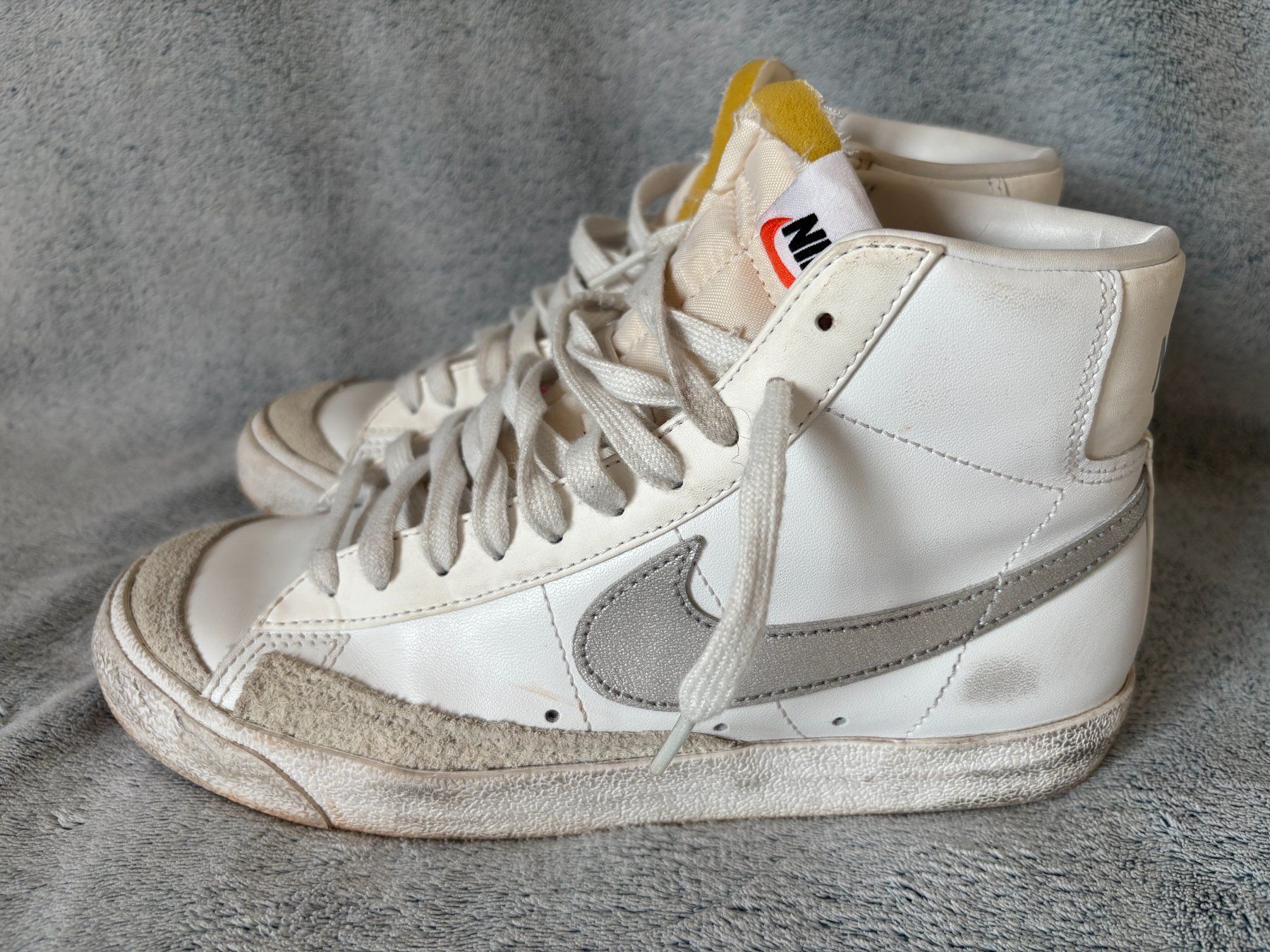 Nike Chaussures femmes: Nike Blazer Mid '77 Summit Weiss Silber, Gr. 39 – D'occasion à Birmenstorf AG par tritonius 1