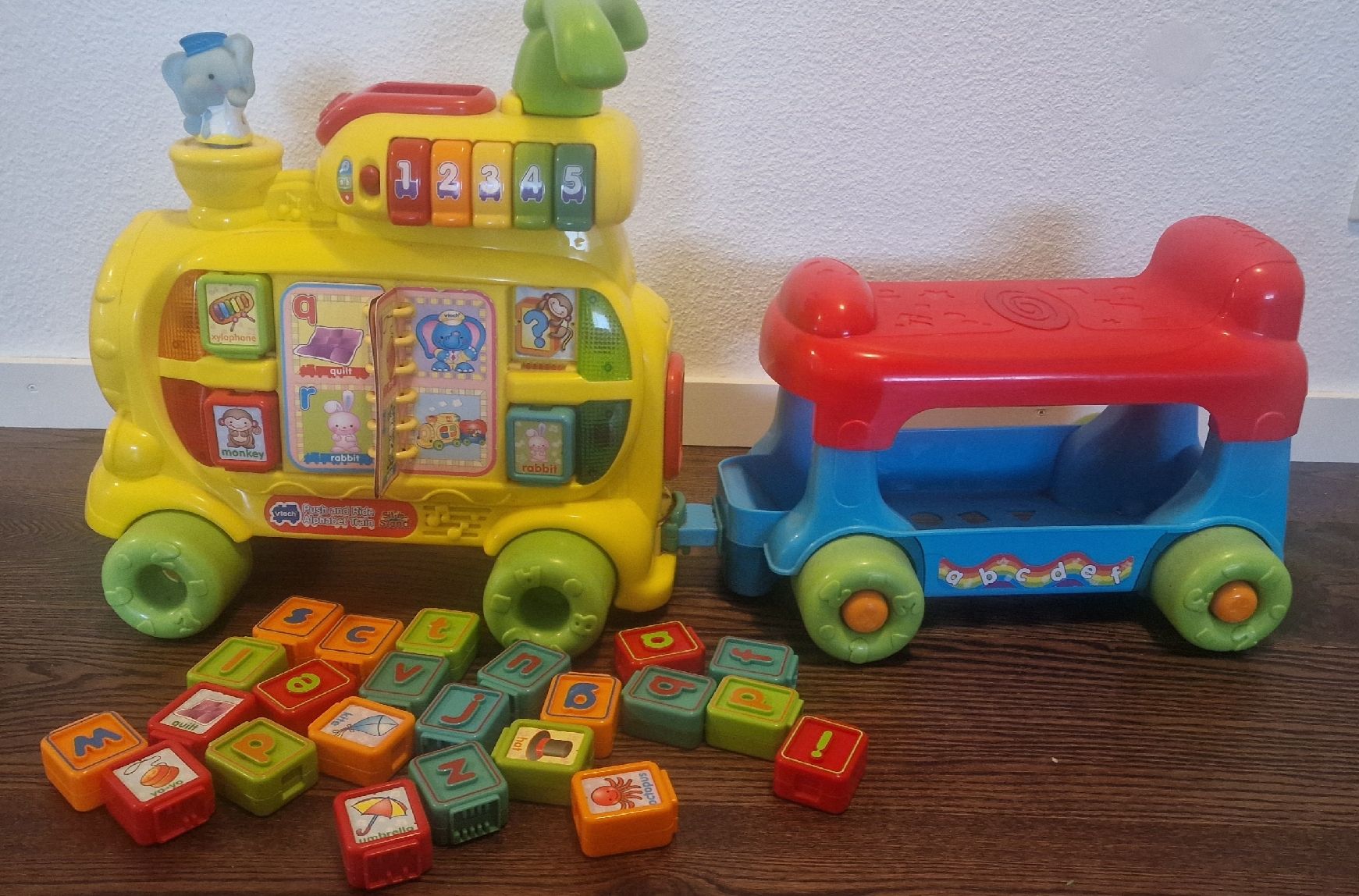 Vtech Alphabet Train, Ride-On Toy, Toddler Toys 🚂🎁🎉 (Gebraucht) in Wil ...