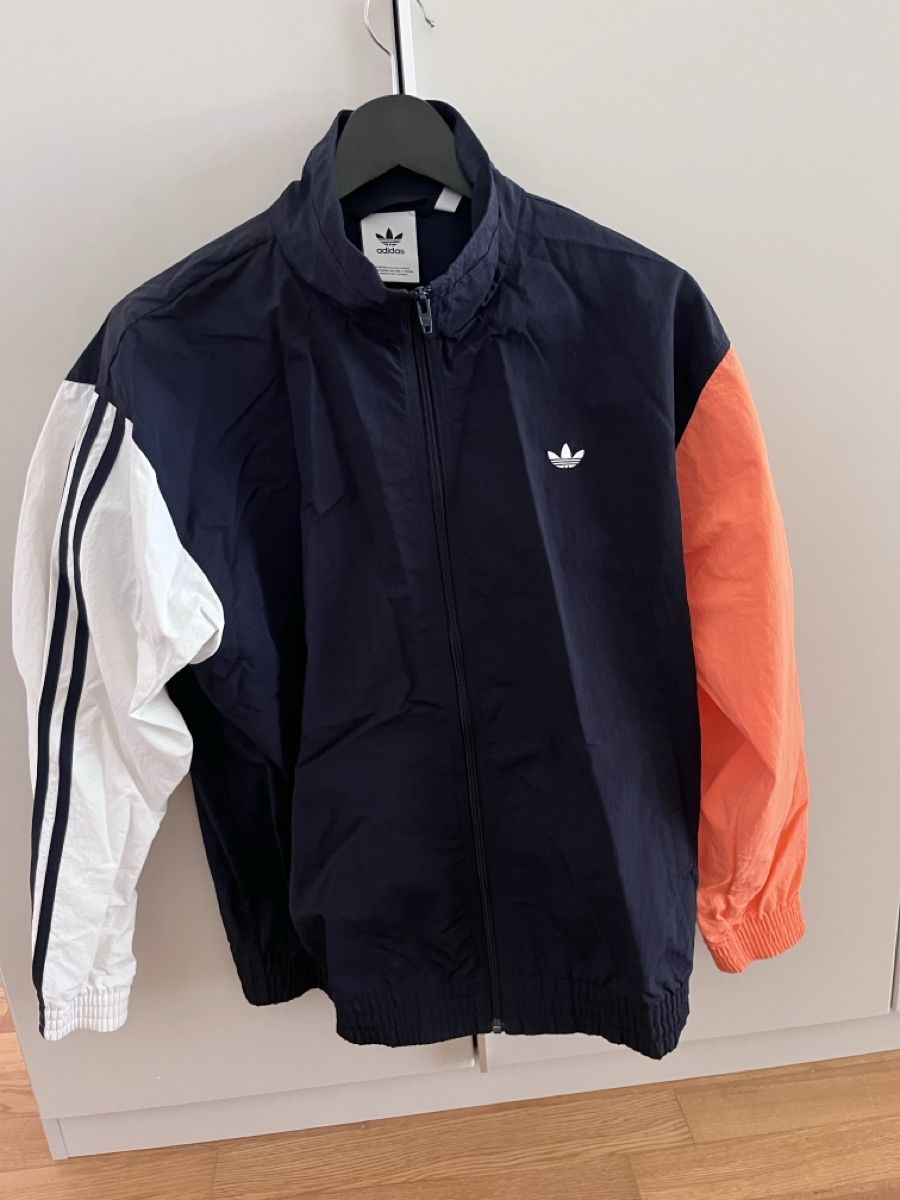 Adidas Giacche: Adidas Jacke Grösse L neuwertig – Usato da Allschwil venduto da Emanuel10