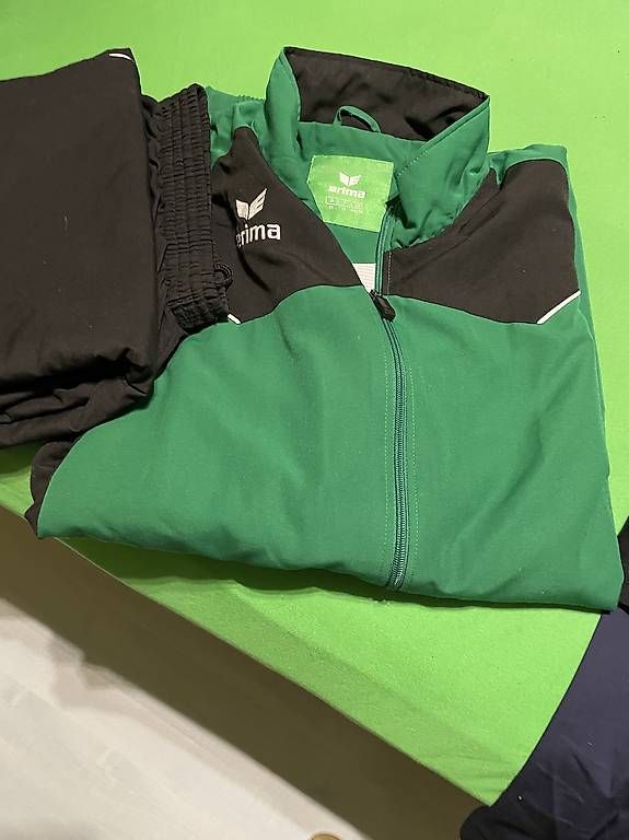 Lotti di vestiti: ERIMA TRAINER – Usato da Schmitten FR venduto da Zimtstengel