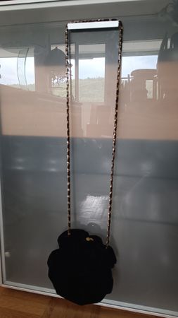 Elegante Samt Abendtasche, schwarz, mit Goldkette