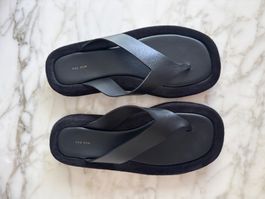 The Row Leder Flip Flops, Schwarz