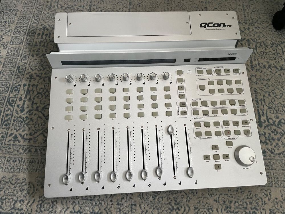 DAW Controller Qcon pro (Defekt) in Effretikon für CHF 80 – mit ...