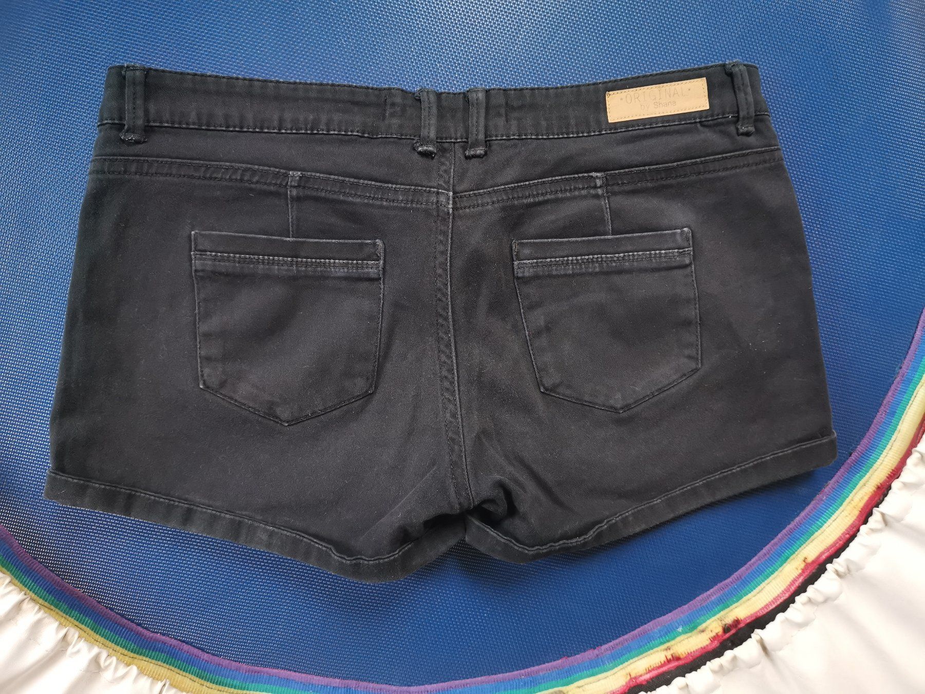 Jeans: Jeansshorts Grösse 38 schwarz – Gebraucht aus Münsingen von Nik_und_Kat