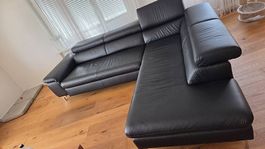 Ecksofa / Polstergruppe Leder sw, 1-jährig, Motor Sitzauszug