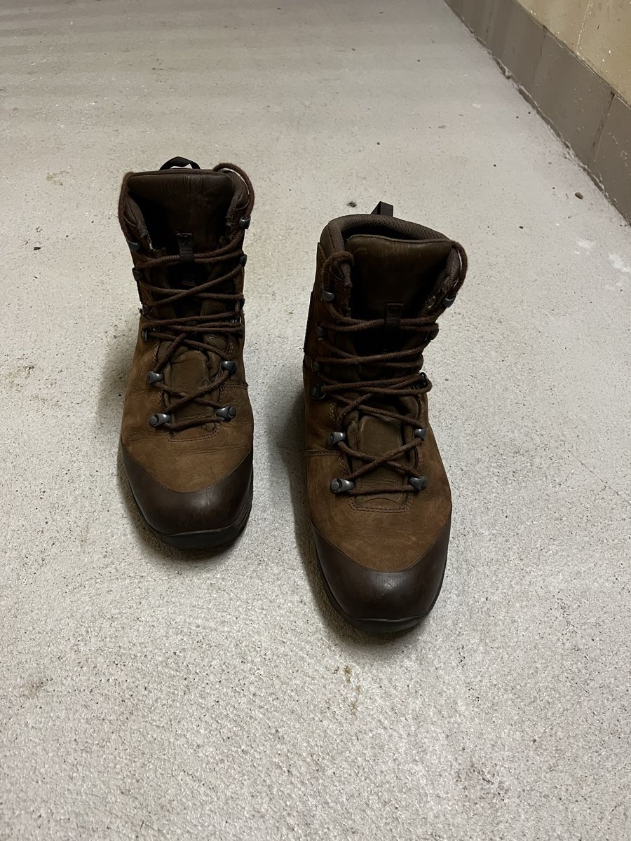 Scarpe da uomo: Schweizer Armee KS19 Leicht – Usato da Volketswil venduto da and_nz6x