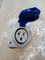 CEE-Steckdose 16A 3P 230V, Feder am Deckel fehlt