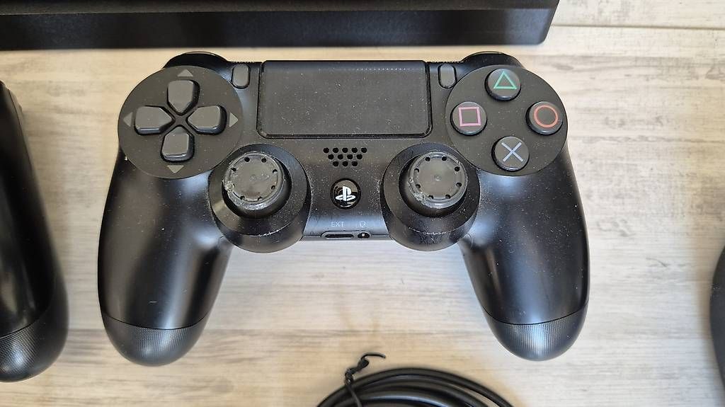 Console: Playstation 4 mit VR Brille – Usato da Unterentfelden venduto da Isi_86 1