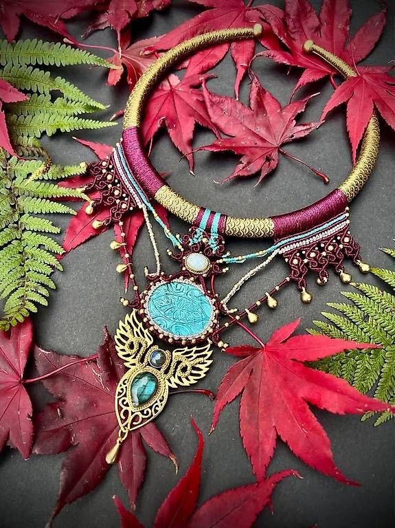 Catenine: Mit Liebe angefertigtes Statement-Chocker aus mikro Makramee – Nuovo e nell'imballaggio originale da Birmensdorf ZH venduto da Zarafin