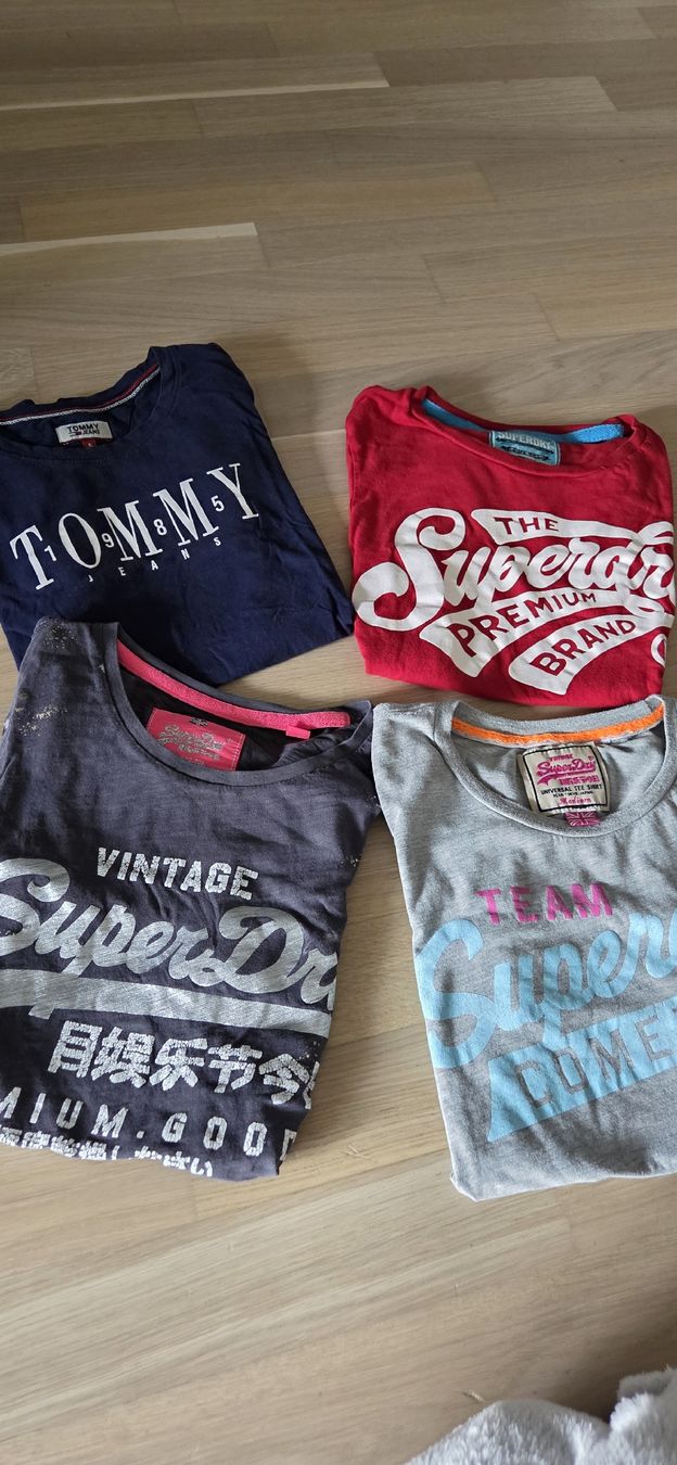 Lotti di vestiti: Tommy Hilfiger & Superdry T-Shirts – Usato da Lichtensteig venduto da Elshot79