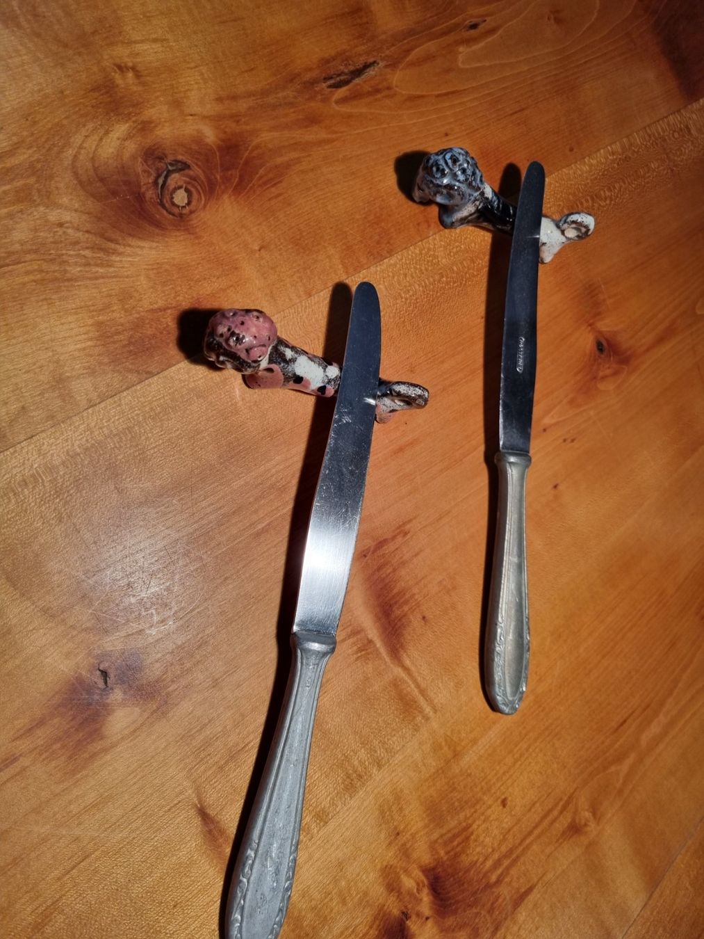 Statuette: 2 Messerablagen "Widder" Keramik – Usato da Fürstenaubruck venduto da PizBeverin2018 2