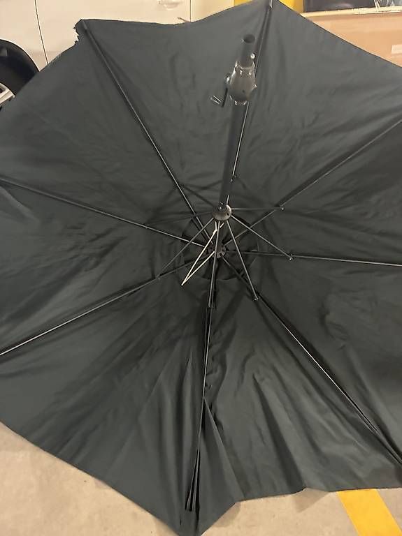 Parasols: Normale  Sonnenschirm – D'occasion à schaan par jccecc1