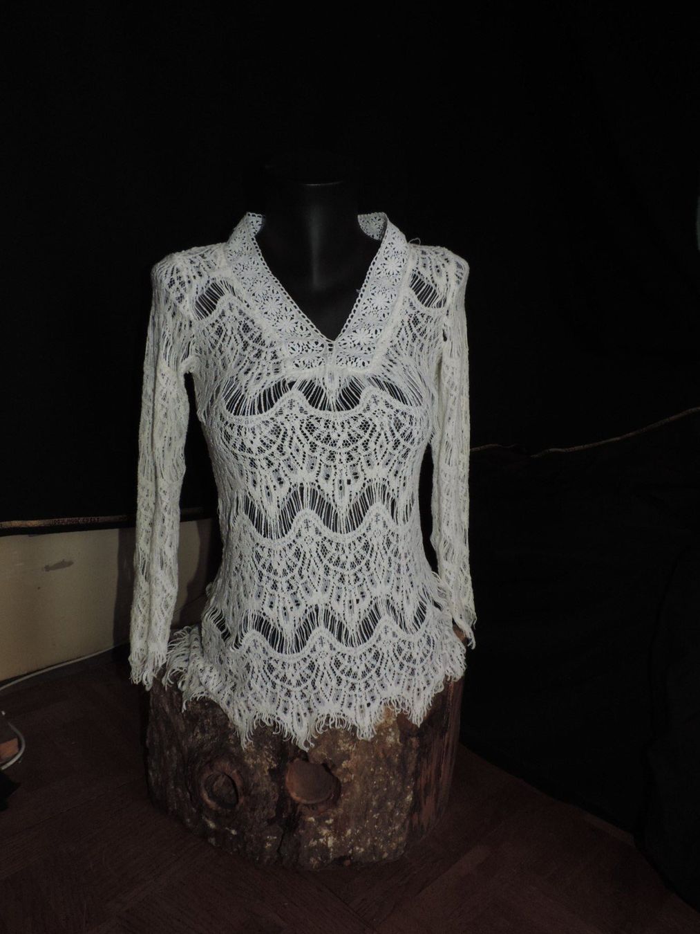 Top: haut dentelle blanc – Usato da Genève venduto da Axelle333 3