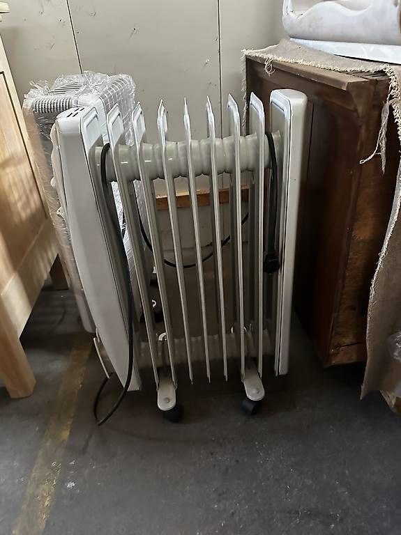 Radiatori: Ölradiator / Elektroheizung 2000 W  – Usato da Niederurnen venduto da DanaHanna 2