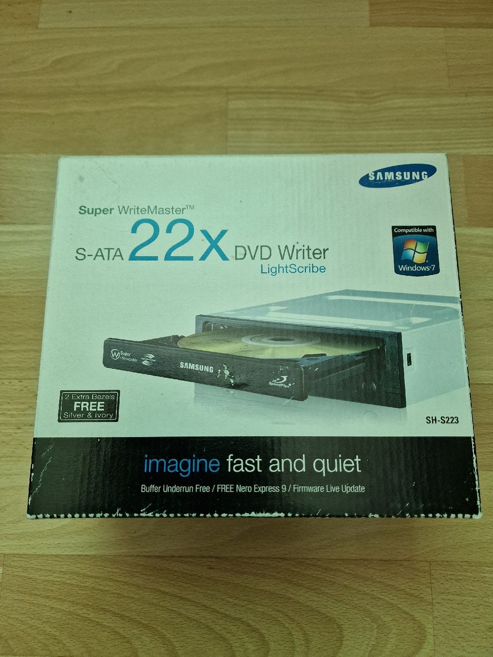 PC: Neu Samsung 22x DVD Writer S-ATA LightScribe SuperWrite  – Nuovo e nell'imballaggio originale da Fahrwangen venduto da luk_bhw7