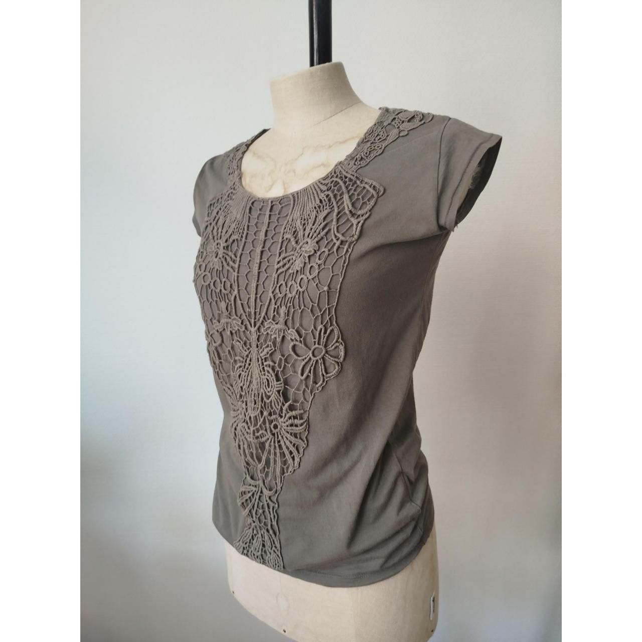 Nafnaf T-shirts: Boho-Shirt mit aufgearbeiteter Spitze – D'occasion à St. Gallen par jbu_ns6v 1