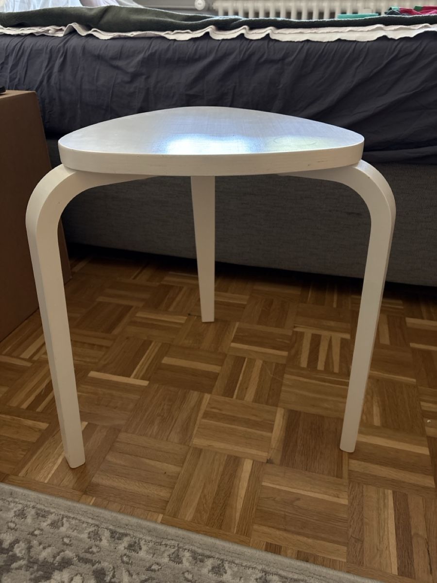 Ikea Sgabelli: Weisser Hocker von IKEA, super Zustand – Usato da Luzern venduto da lil_zd5g