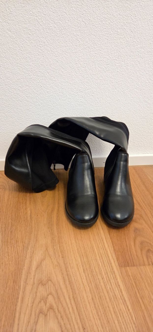 Damenschuhe: NEW - Knee High Stretchable Boots – Neu und originalverpackt aus Zürich von cin_wcf6 1