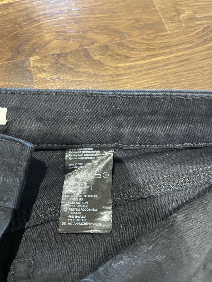 H&M Hosen: Schwarze Shorts von H&M – Gebraucht aus Schmitten FR von Monei19 2