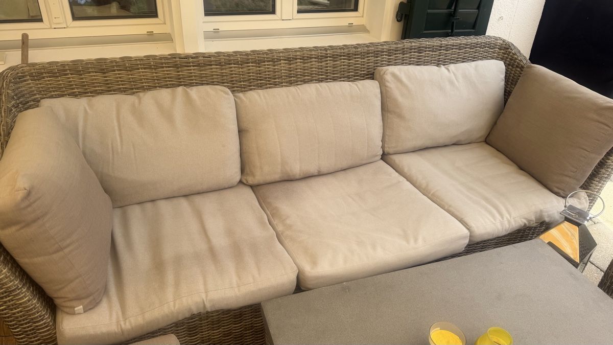 Set di tavolo e panche: Polyrattan Loungemoebel Set mit Tisch und Hocker 5-teilig – Usato da Windlach venduto da LauraHarold 4