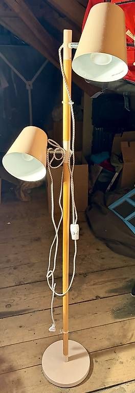 Lampade: Stehlampe mit 2 Spots – Usato da Nidau venduto da M_Reinhard