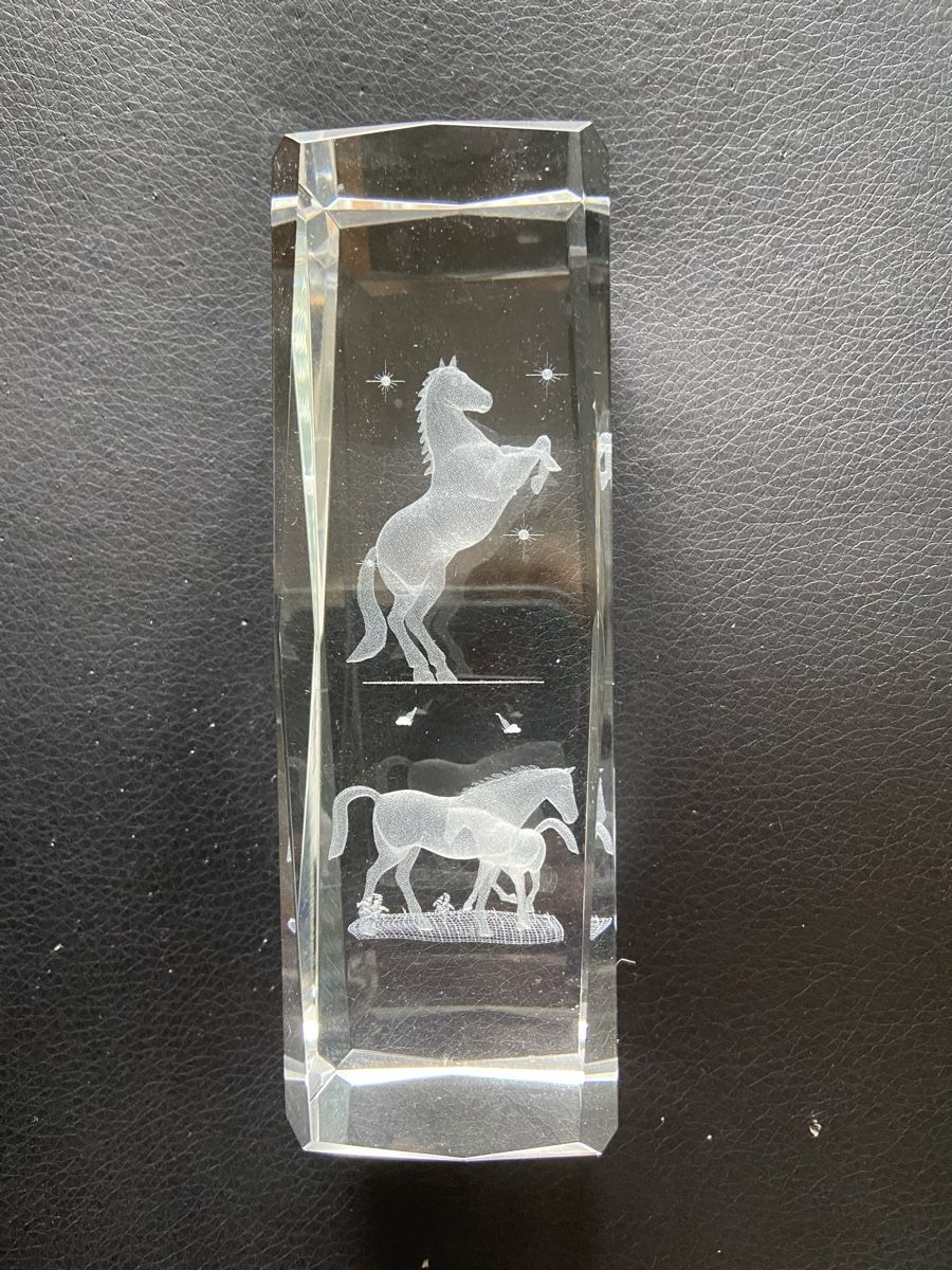 Statuette: Neue grosse Glasfigur mit 3D Pferden – Nuovo (secondo la descrizione) da Oftringen venduto da andrax 7