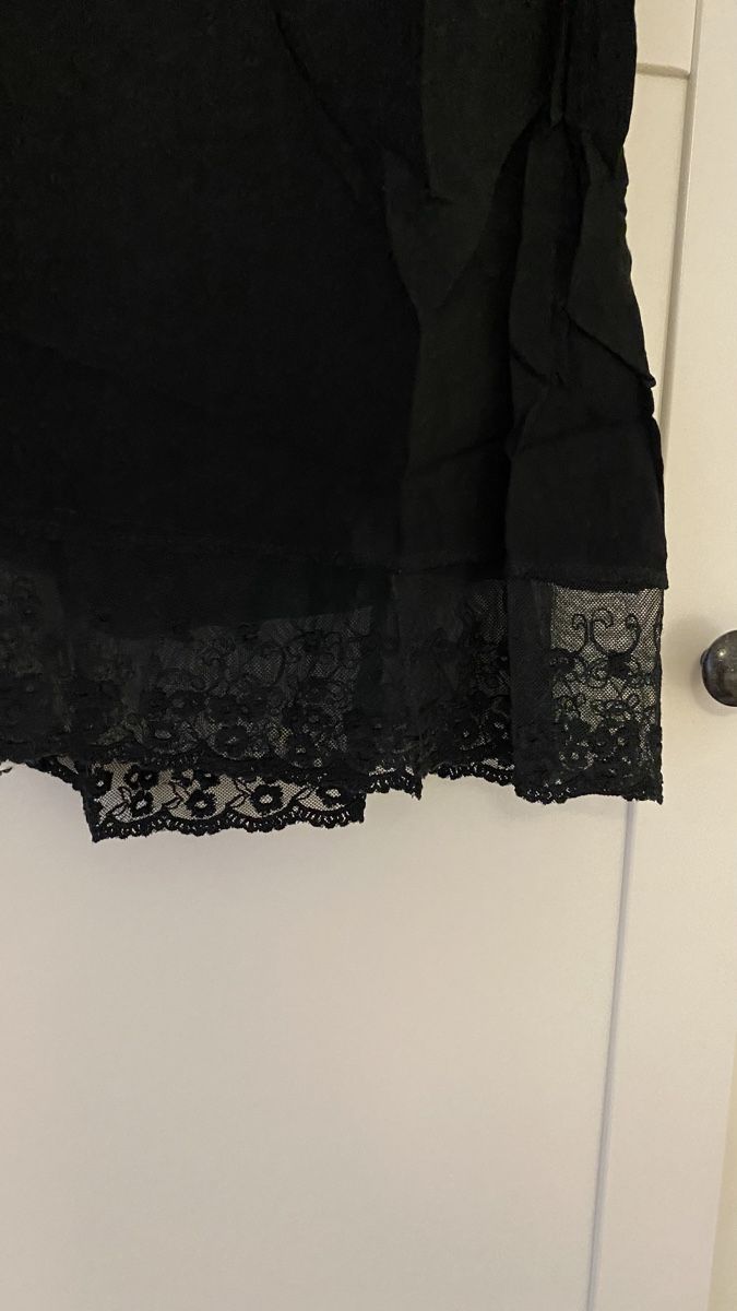 Kleider: Schwarzes Kleid mit Spitze – Gebraucht aus Basel von selinalivia 1