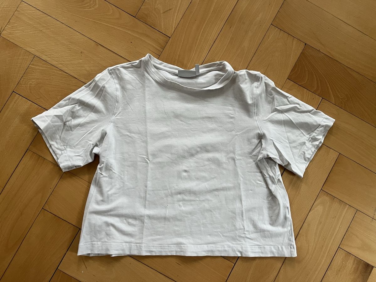 Weekday T-shirt: T-Shirt Weekday – Usato da Zürich venduto da cat_rsn7